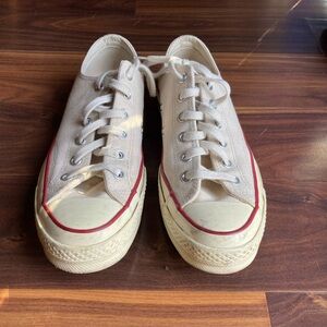 Converse Chuck 70 Low Tops in Off White men’s size 7.5